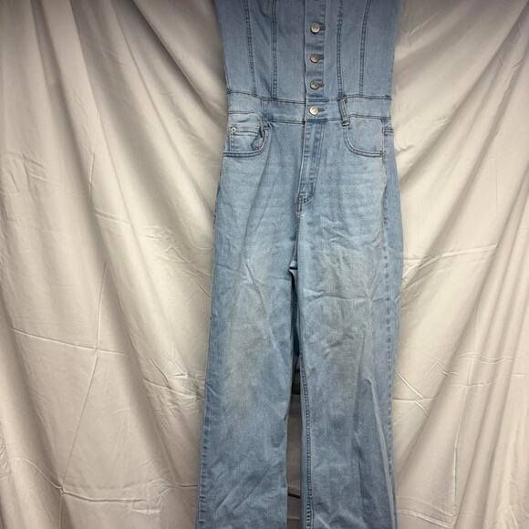 Forever 21 light wash denim - Picture 1 of 6